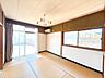和室：【現況販売】1階南側6畳和室別角度写真です。