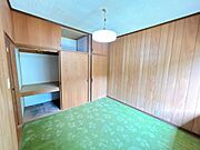 【リフォーム中】洋室は床のフローリング貼り、クロス張替え、照明器具交換をおこないます。