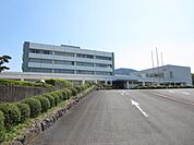 伊万里市役所まで1100ｍ。