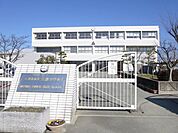 【久留米市立三潴中学校まで600m】