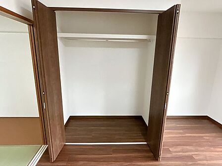 【リフォーム済】リビングにある約畳1畳分のクローゼット収納があります。