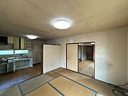 【現況販売中】西側6.13帖和室の写真です。
