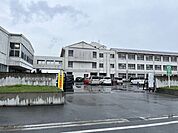【周辺環境・中学校】八代市立鏡中学校まで約2000ｍ（自転車で約10分）です。少し長い距離ですが、成長期にしっかり運動することで健康的になりますね。お友達と会話を楽しみながらの通学も良い思い出の1つで