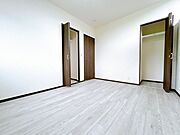 【リフォーム済】2階東側洋室です。洋室に間取り変更を行いました。