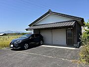 【リフォーム予定】広い敷地内に駐車可能です。