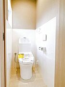 【リフォーム済】トイレはTOTO製の新品に交換しました。天井・クロスの張替え、クッションフロアの張替えも行いました。