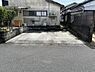 駐車場：（リフォーム済）駐車スペースは並列2台です。前面道路が6ｍあるので大きなお車も出し入れが簡単にできます。 