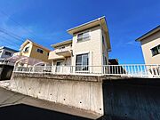 リフォーム中　外壁と屋根は塗装します。洋風のモダンな雰囲気の家です。