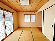 リフォーム中 　1階の約6帖和室です。客間にいかがでしょうか。リフォームは天井と壁はクロス仕上げで、畳は表替え、フスマと障子は張り替えます。