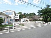 ローソン 延岡松原町二丁目店 土々呂中学校まで1300ｍ。車で4分。 800m