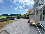 【リフォーム中】庭写真になります。除草、庭木の伐採をいたします。家庭菜園はいかがでしょうか。