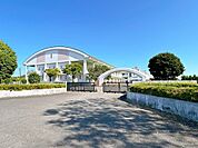 【周辺環境】加納中学校まで約350ｍ（徒歩約5分）です。徒歩圏内なので朝の準備もゆっくりできて急がずに済みそうです。