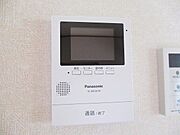 【同仕様写真】新しく設置するドアホンはカラーモニター付き。モニターで玄関にいらしたお客様を確認してから応対できます。留守中の来客も記録できるので防犯面でも安心ですね。※企画は変更になる場合があります。