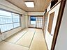 室内：【リフォーム中写真】和室は洋間に変更予定です。床の張替え、クロスの張替えを行う予定です。