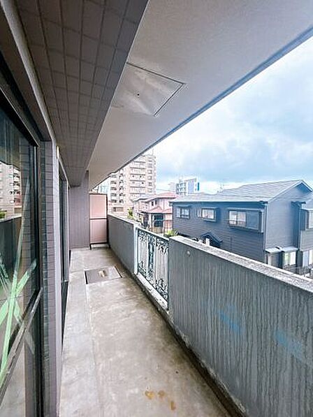 【専有部分】南側バルコニーの写真です。