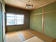 【リフォーム前写真】2階約5帖洋室別角度からの写真です。これから間取り変更を行い和室から洋室に仕上げていきます。