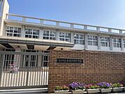 【周辺環境】垂水市立垂水中央中学校まで約1800ｍ（徒歩約25分）。元気に歩いて、毎日の通学で足腰を鍛えることが出来ますね。