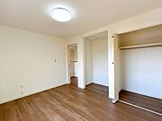 【リフォーム済み/2階洋室6.75帖】クロスの張替え、フロアの重ね張り、建具交換を行いました。お子さまのお部屋にいかがでしょうか。