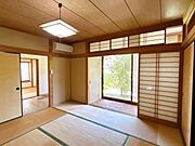 【現況写真】7帖和室です。障子を開けると庭を眺めることもできます。