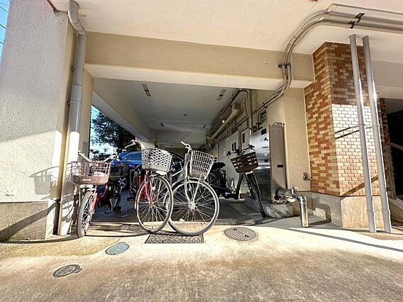 ■屋根付きの駐...