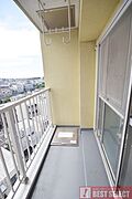 ■陽当たり良好な南向きバルコニー
