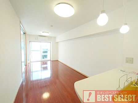 ■便利な1階店舗! 南西向き住戸で陽当たり・通風良好! 収納・設備充実!