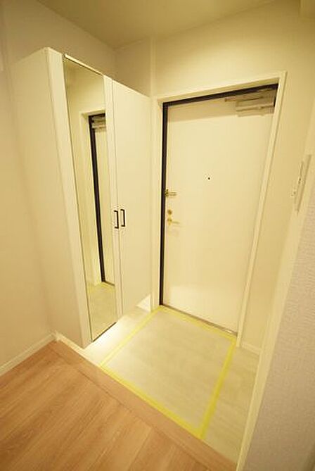 ■大容量シューズボックス＆全身鏡付き付きの広々玄関