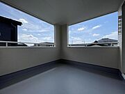 天候に左右されにくいインナーバルコニー！雨期や急な天候の変化でもひとまず安心♪家事ストレスも軽減されますね＾＾