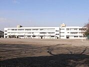 陽光小学校　442ｍ/徒歩6分、車2分