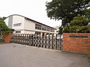 横川西小学校　1008ｍ/徒歩13分、車3分