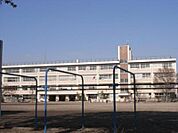 陽南中学校　910ｍ/徒歩12分、車3分