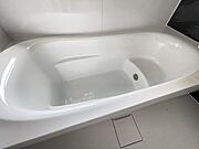 ゆったりと浸かれる1坪風呂を採用！1日の疲れを癒してくれる浴室は窓のある開放的な空間＾＾