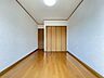 室内：南に窓のある2階のお部屋。子供部屋などにお使いいただけます＾＾