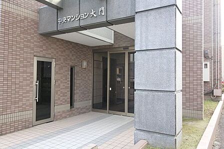 綺麗に整備されたエントランスです。しっかりと管理がされており、安心して生活できそうですね。