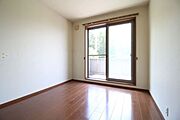 ＊南側5.3帖洋室＊全居室収納付きのため、お部屋をより広くお使いいただけますね。