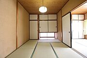 和室があると安らぎますね。柔らかい畳の敷かれた和室は、ゆっくりくつろげるお昼寝スペースにも良さそうです！