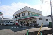 ローソンストア100 岡崎中島町店24時間営業！駐車場完備！生活必需品もお安く買えて便利です！ 400m