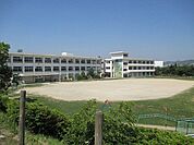 豊坂小学校幸田町野場にある公立の小学校です！ 1350m