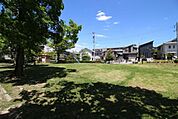 羽根田公園お子様が駆け回れそうな広々とした公園です！ 1060m