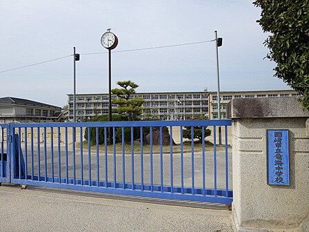 竜海中学校岡崎市明大寺町ある公立の中学校です!陸上、駅伝、吹奏楽などで入賞入選されている学校です! 1310m