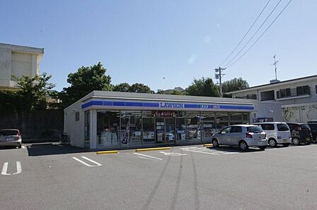 ローソン岡崎明大寺町店24時間営業!駐車場完備!駐車場が広く出入りしやすいため、気軽に立ち寄れます! 880m