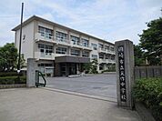 矢作中学校岡崎市暮戸町にある公立の中学校です！矢作西小学校、矢作南小学校、矢作東小学校（一部）の子が通う中学校です！ 2500m