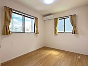 ちょうどいい広さの子供部屋！すくすくと育っていくお子様の姿が目に浮かびますね！※AI加工画像につき現況と異なります