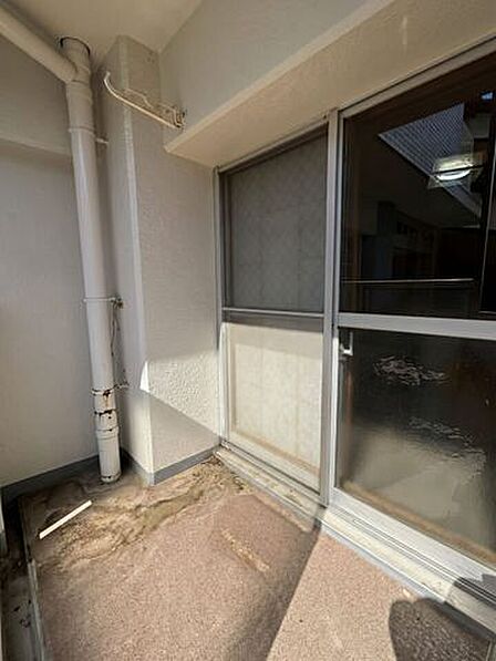 陽当たりもよく洗濯物もよく乾きそうです!※一部加工済