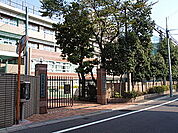目黒学院中学校（450m）