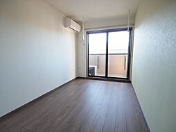 フラット南流山 102 1階1Kのリビング/ダイニング