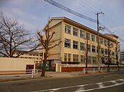 中学校「神戸市立兵庫中学校まで642m」