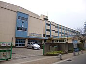 小学校「神戸市立明親小学校まで583m」