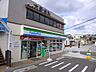 周辺：コンビニ「ファミリーマート神戸親和女子大学前店まで221m」