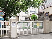 足立区立栗原小学校（877m）